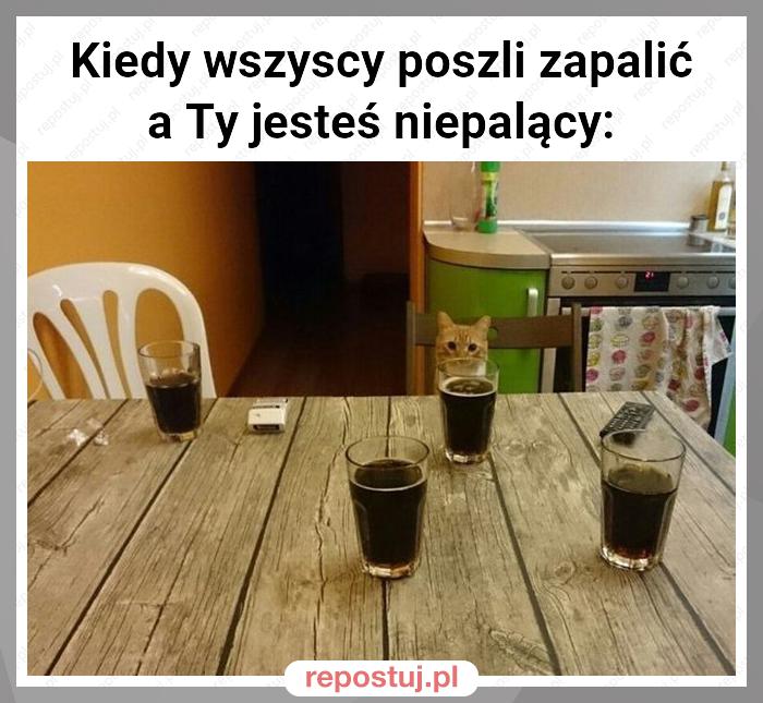 Kiedy wszyscy poszli zapalić a Ty jesteś niepalący: