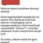 Facet wyprowadza psa